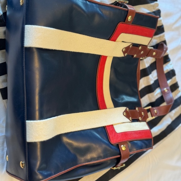 L.A.M.B - Picture 6 of 8